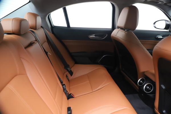 New 2020 Alfa Romeo Giulia Q4 for sale $47,245 at Bentley Greenwich in Greenwich CT 06830 27