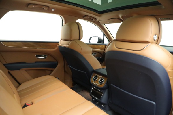 Used 2021 Bentley Bentayga V8 for sale $133,900 at Bentley Greenwich in Greenwich CT 06830 26
