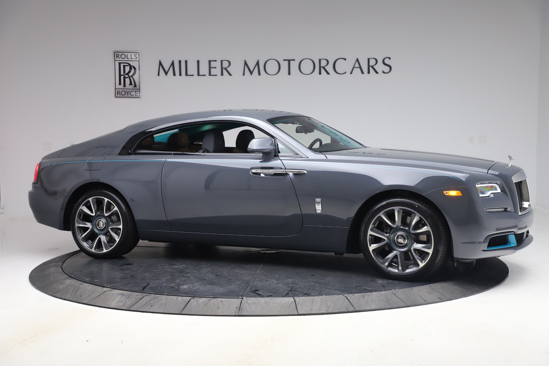 Ra mắt RollsRoyce Phantom thế hệ thứ VIII Khẳng định đẳng cấp siêu xe êm  ái nhất thế giới