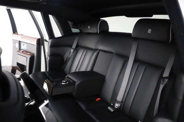 Used 2014 Rolls-Royce Phantom for sale Sold at Bentley Greenwich in Greenwich CT 06830 17
