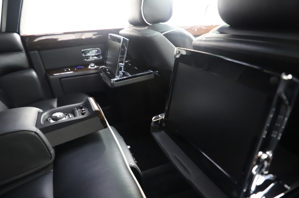 Used 2014 Rolls-Royce Phantom for sale $186,900 at Bentley Greenwich in Greenwich CT 06830 18