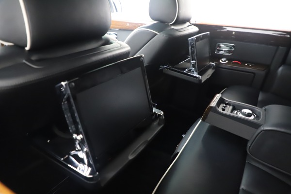 Used 2014 Rolls-Royce Phantom for sale $186,900 at Bentley Greenwich in Greenwich CT 06830 19