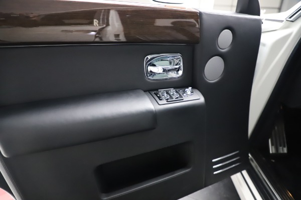 Used 2014 Rolls-Royce Phantom for sale $186,900 at Bentley Greenwich in Greenwich CT 06830 20