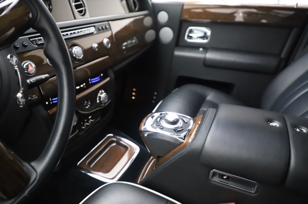 Used 2014 Rolls-Royce Phantom for sale $186,900 at Bentley Greenwich in Greenwich CT 06830 21