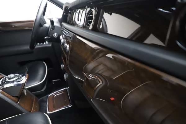 Used 2014 Rolls-Royce Phantom for sale $186,900 at Bentley Greenwich in Greenwich CT 06830 25