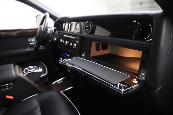 Used 2014 Rolls-Royce Phantom for sale $186,900 at Bentley Greenwich in Greenwich CT 06830 26