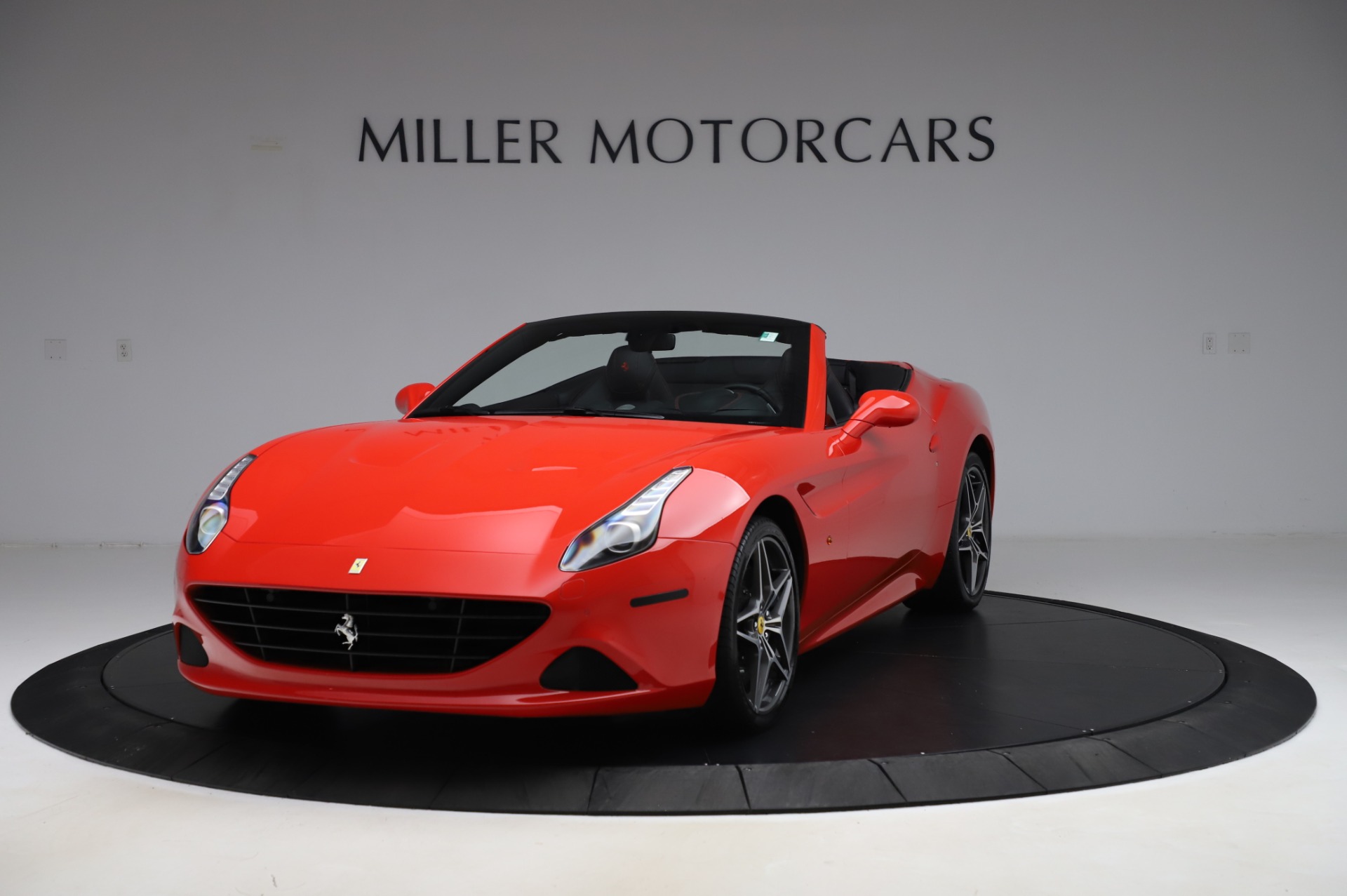 Used 2017 Ferrari California T for sale Sold at Bentley Greenwich in Greenwich CT 06830 1