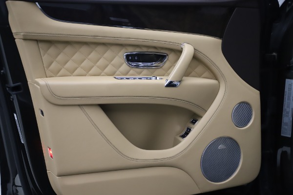 Used 2018 Bentley Bentayga W12 Signature Edition for sale Sold at Bentley Greenwich in Greenwich CT 06830 16