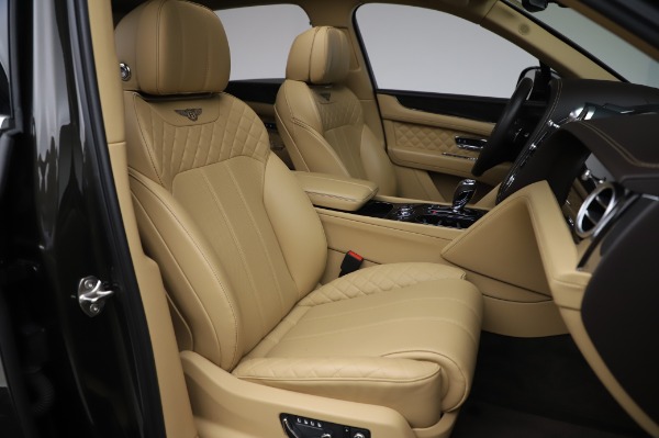 Used 2018 Bentley Bentayga W12 Signature Edition for sale Sold at Bentley Greenwich in Greenwich CT 06830 27