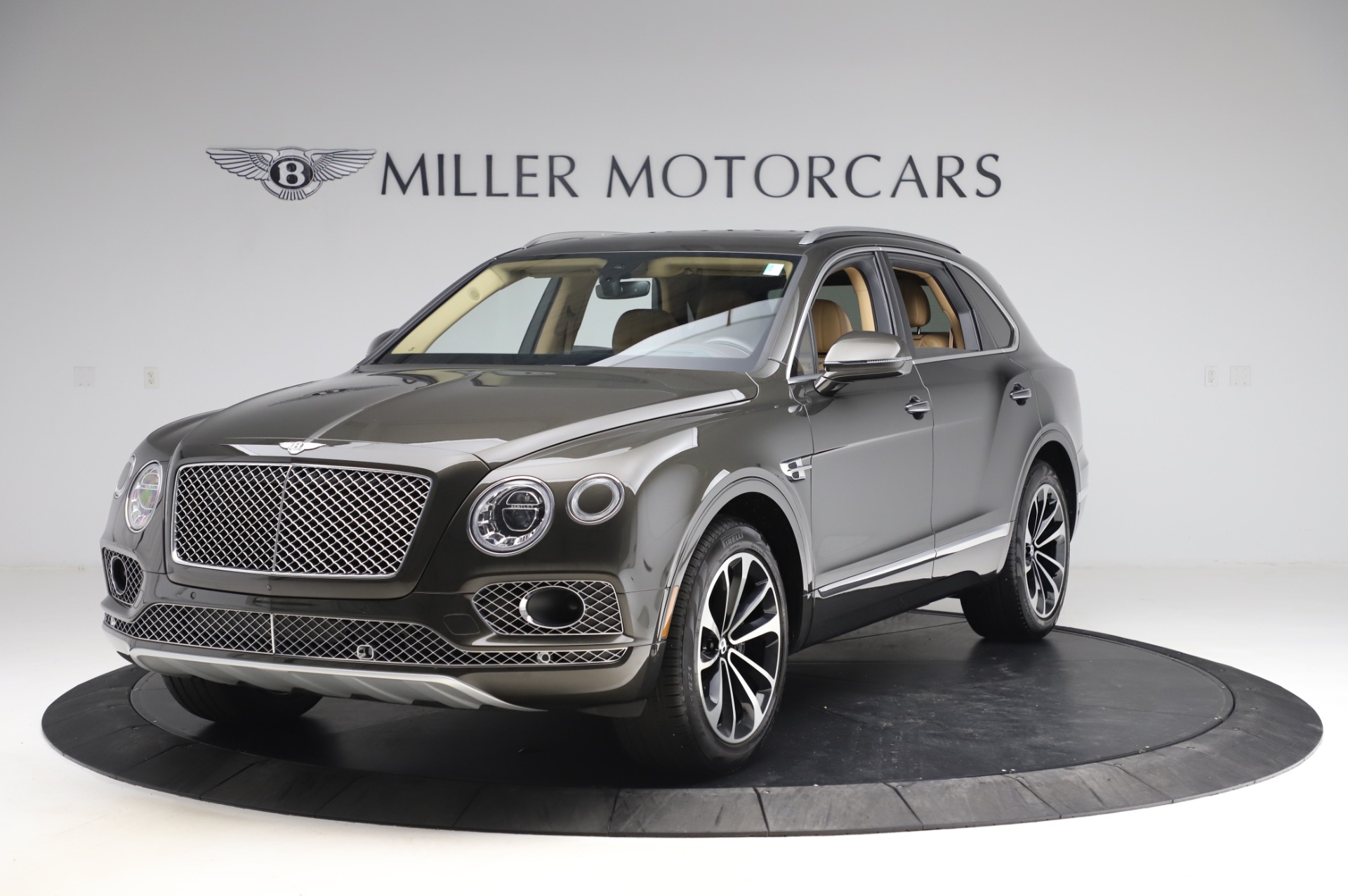 Used 2018 Bentley Bentayga W12 Signature Edition for sale Sold at Bentley Greenwich in Greenwich CT 06830 1