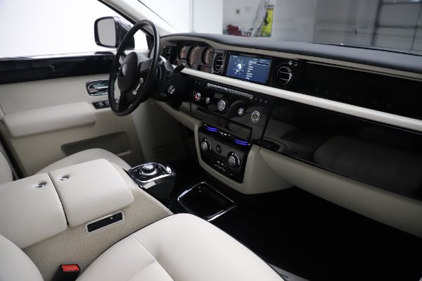 Used 2014 Rolls-Royce Phantom for sale Sold at Bentley Greenwich in Greenwich CT 06830 19