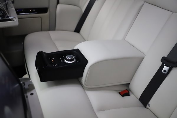 Used 2014 Rolls-Royce Phantom for sale Sold at Bentley Greenwich in Greenwich CT 06830 26