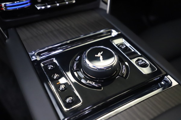Used 2021 Rolls-Royce Cullinan for sale Sold at Bentley Greenwich in Greenwich CT 06830 28