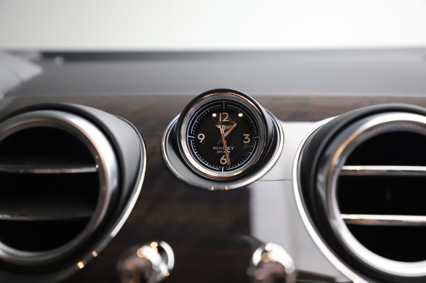 Used 2020 Bentley Bentayga V8 for sale Call for price at Bentley Greenwich in Greenwich CT 06830 26