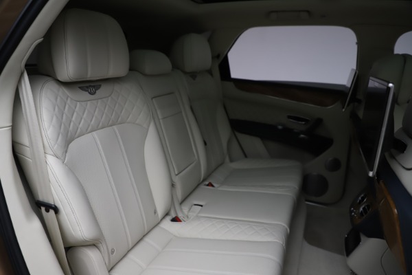 Used 2017 Bentley Bentayga W12 for sale Sold at Bentley Greenwich in Greenwich CT 06830 28