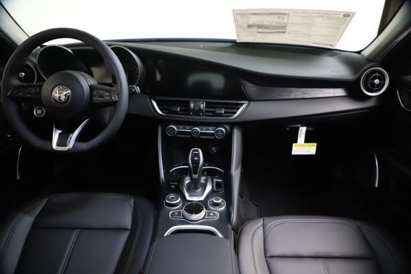 New 2021 Alfa Romeo Giulia Q4 for sale Sold at Bentley Greenwich in Greenwich CT 06830 16