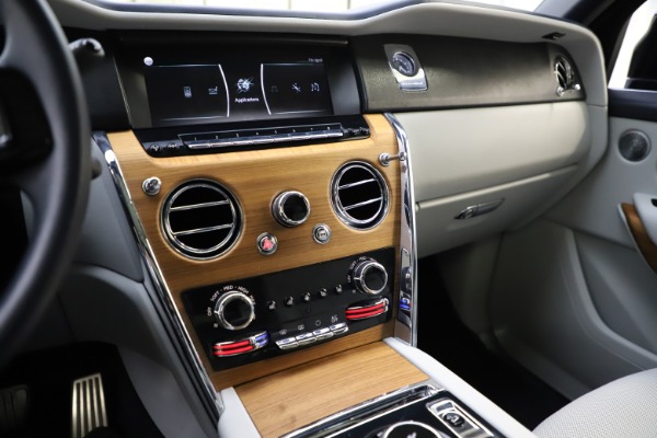 Used 2019 Rolls-Royce Cullinan for sale Sold at Bentley Greenwich in Greenwich CT 06830 28