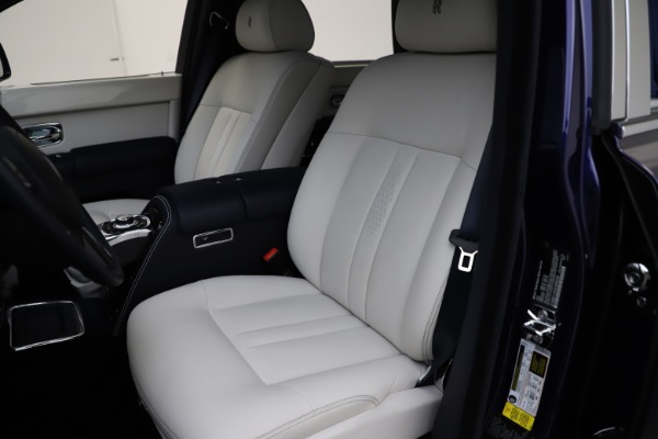 Used 2016 Rolls-Royce Phantom EWB for sale Sold at Bentley Greenwich in Greenwich CT 06830 14