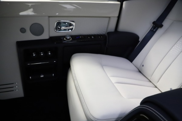 Used 2016 Rolls-Royce Phantom EWB for sale Sold at Bentley Greenwich in Greenwich CT 06830 16