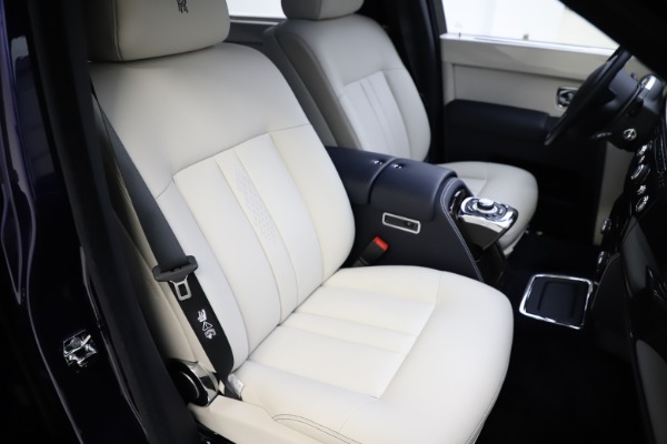 Used 2016 Rolls-Royce Phantom EWB for sale Sold at Bentley Greenwich in Greenwich CT 06830 19