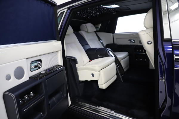 Used 2016 Rolls-Royce Phantom EWB for sale Sold at Bentley Greenwich in Greenwich CT 06830 20