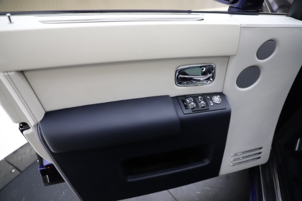 Used 2016 Rolls-Royce Phantom EWB for sale Sold at Bentley Greenwich in Greenwich CT 06830 22