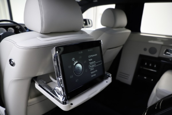 Used 2016 Rolls-Royce Phantom EWB for sale Sold at Bentley Greenwich in Greenwich CT 06830 28