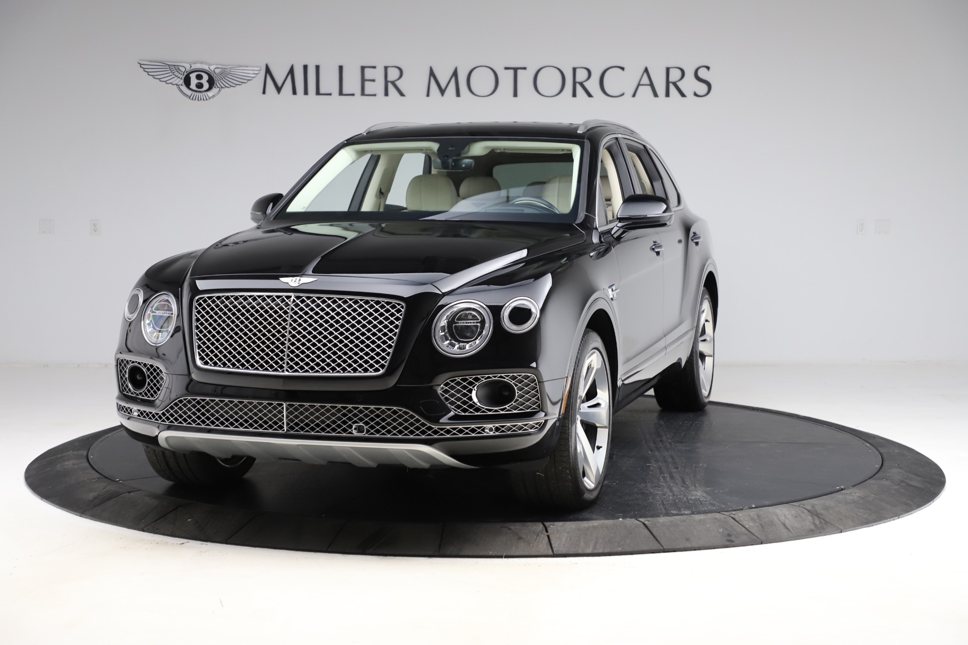 Used 2018 Bentley Bentayga W12 Signature for sale Sold at Bentley Greenwich in Greenwich CT 06830 1