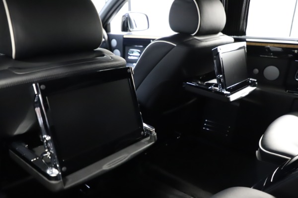 Used 2015 Rolls-Royce Phantom EWB for sale Sold at Bentley Greenwich in Greenwich CT 06830 16