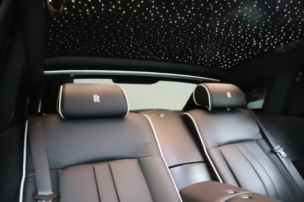 Used 2015 Rolls-Royce Phantom EWB for sale Sold at Bentley Greenwich in Greenwich CT 06830 25