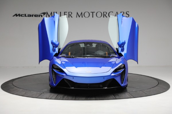 New 2023 McLaren Artura for sale $277,250 at Bentley Greenwich in Greenwich CT 06830 12