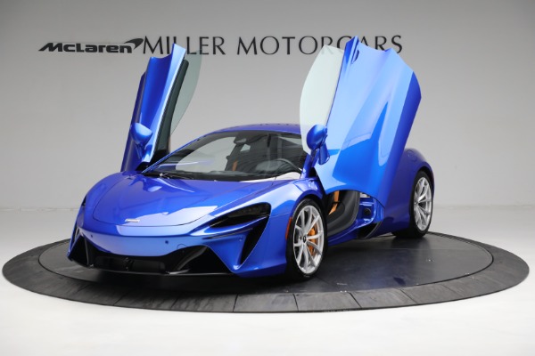 New 2023 McLaren Artura for sale $277,250 at Bentley Greenwich in Greenwich CT 06830 13