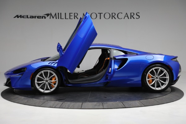 New 2023 McLaren Artura for sale $277,250 at Bentley Greenwich in Greenwich CT 06830 14