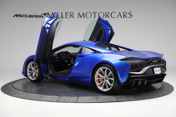 New 2023 McLaren Artura for sale $277,250 at Bentley Greenwich in Greenwich CT 06830 15