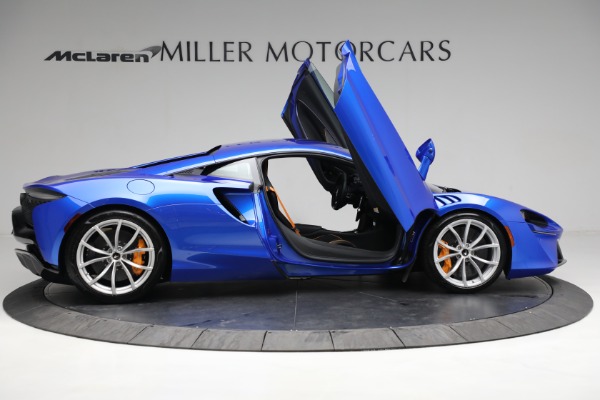 New 2023 McLaren Artura for sale $277,250 at Bentley Greenwich in Greenwich CT 06830 18