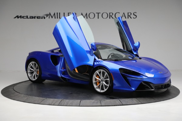 New 2023 McLaren Artura for sale $277,250 at Bentley Greenwich in Greenwich CT 06830 19