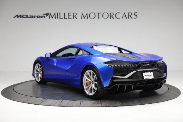 New 2023 McLaren Artura for sale $277,250 at Bentley Greenwich in Greenwich CT 06830 4