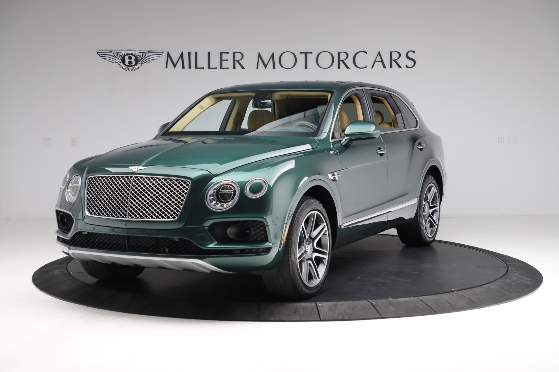Used 2018 Bentley Bentayga W12 Signature Edition for sale Sold at Bentley Greenwich in Greenwich CT 06830 1
