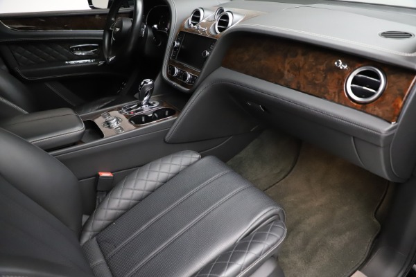 Used 2018 Bentley Bentayga W12 Signature for sale Sold at Bentley Greenwich in Greenwich CT 06830 25