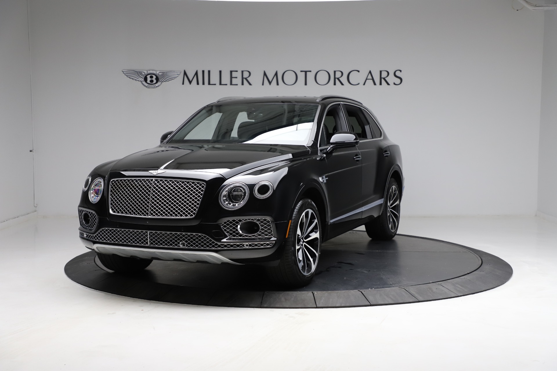 Used 2018 Bentley Bentayga W12 Signature for sale Sold at Bentley Greenwich in Greenwich CT 06830 1