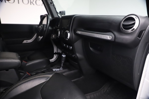 Used 2015 Jeep Wrangler Unlimited Rubicon Hard Rock for sale Sold at Bentley Greenwich in Greenwich CT 06830 27