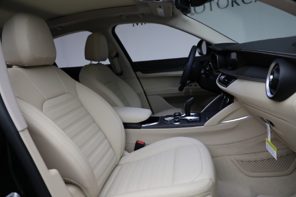 New 2021 Alfa Romeo Stelvio Ti Q4 for sale Sold at Bentley Greenwich in Greenwich CT 06830 28