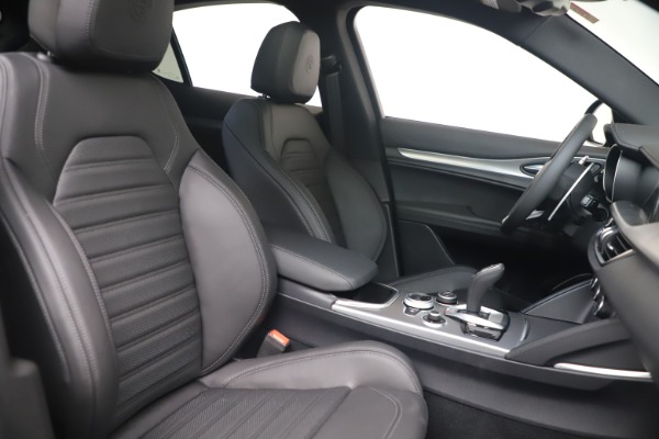 New 2022 Alfa Romeo Stelvio Veloce for sale Sold at Bentley Greenwich in Greenwich CT 06830 20