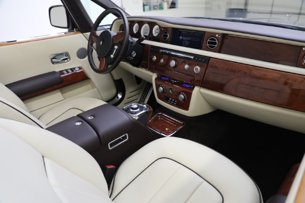 Used 2015 Rolls-Royce Phantom Drophead Coupe for sale Sold at Bentley Greenwich in Greenwich CT 06830 28