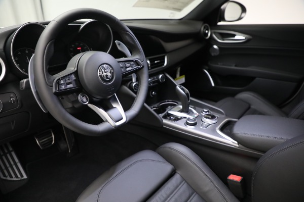 New 2022 Alfa Romeo Giulia Veloce for sale $54,985 at Bentley Greenwich in Greenwich CT 06830 13