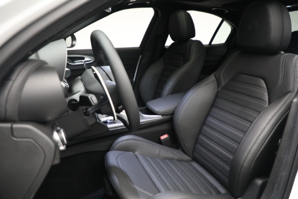 New 2022 Alfa Romeo Giulia Veloce for sale $54,985 at Bentley Greenwich in Greenwich CT 06830 15