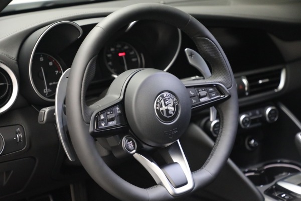 New 2022 Alfa Romeo Giulia Veloce for sale $54,985 at Bentley Greenwich in Greenwich CT 06830 16