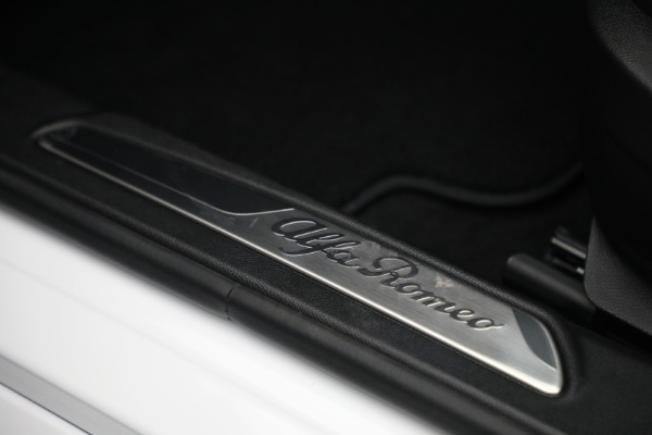 New 2022 Alfa Romeo Giulia Veloce for sale $54,985 at Bentley Greenwich in Greenwich CT 06830 19