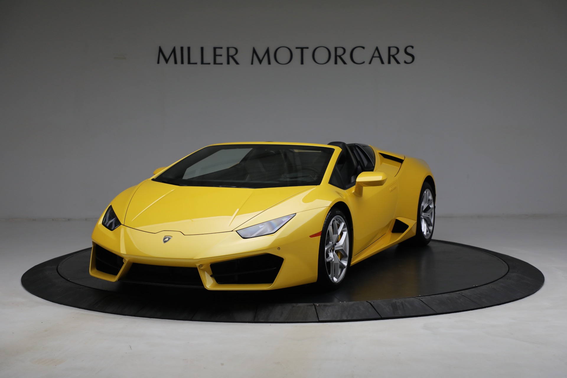 Used 2017 Lamborghini Huracan LP 580-2 Spyder for sale $239,900 at Bentley Greenwich in Greenwich CT 06830 1