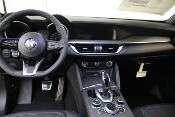 New 2022 Alfa Romeo Stelvio Ti for sale $56,255 at Bentley Greenwich in Greenwich CT 06830 11